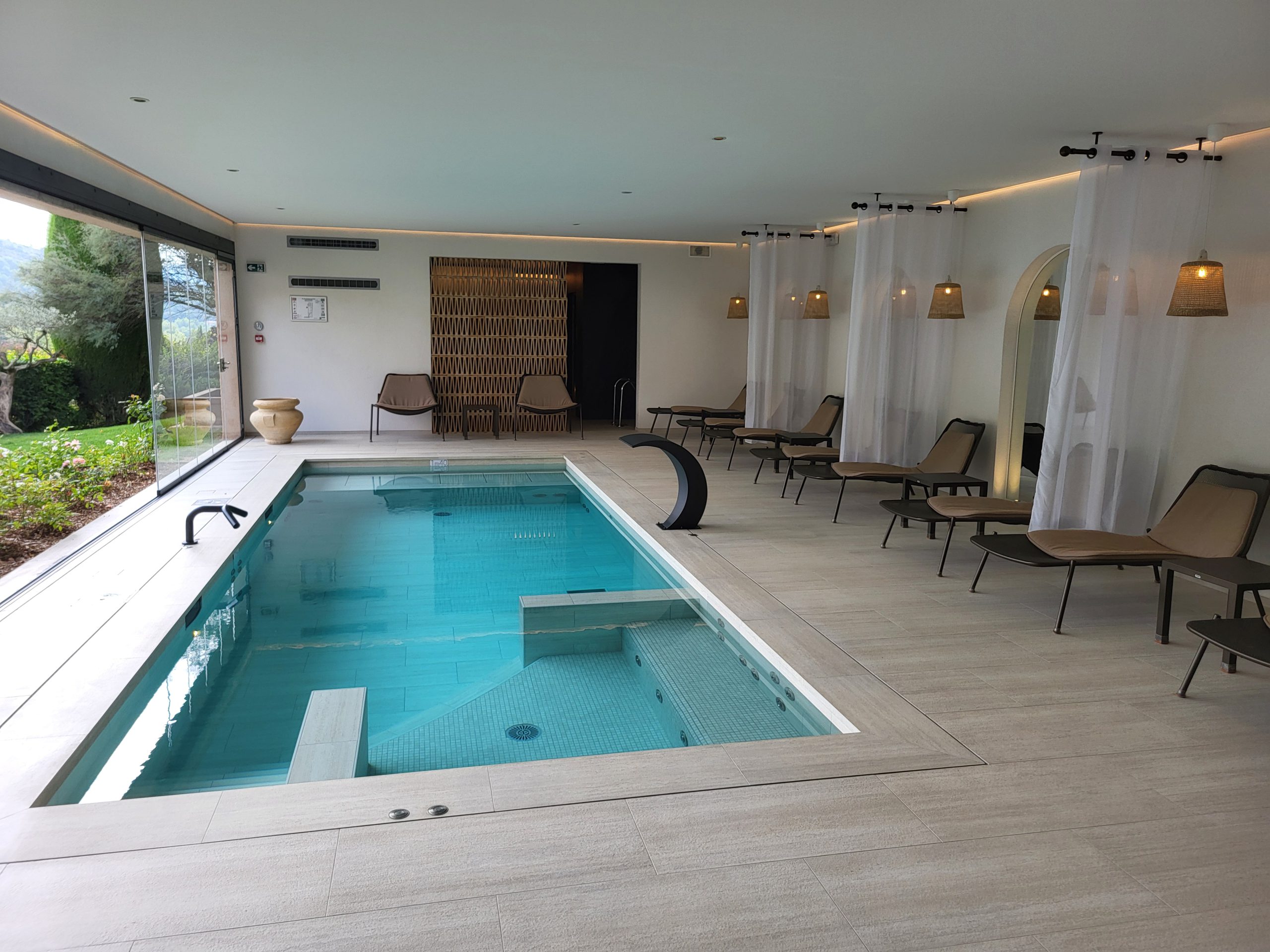 Piscine coque à Cotignac